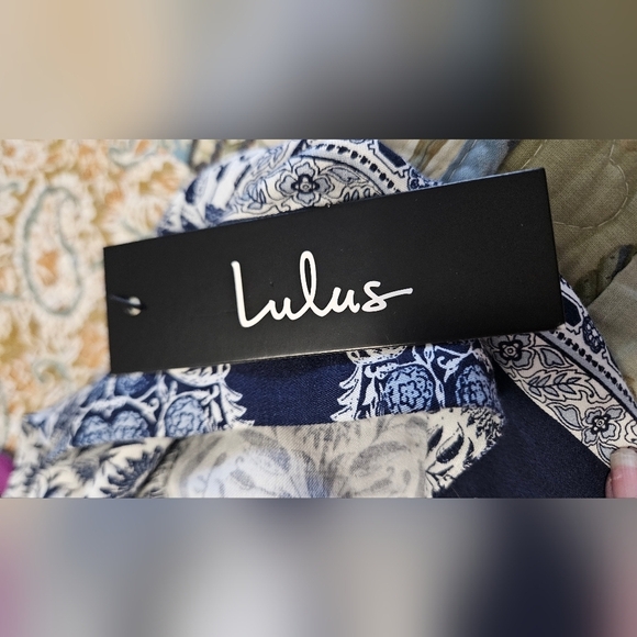 LULU'S Many Moons Ivory and Navy Blue/White Floral Print Short Romper. XS NWT - Picture 12 of 16